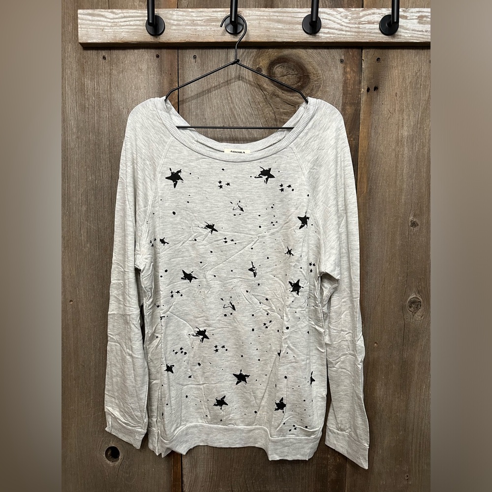 ADORA Raglan Star Graphic Print Top in Gray Black Size Medium